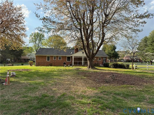 8295 Franklin Ln, Hanover, VA 23111