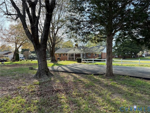 8295 Franklin Ln, Hanover, VA 23111