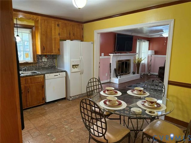 8295 Franklin Ln, Hanover, VA 23111