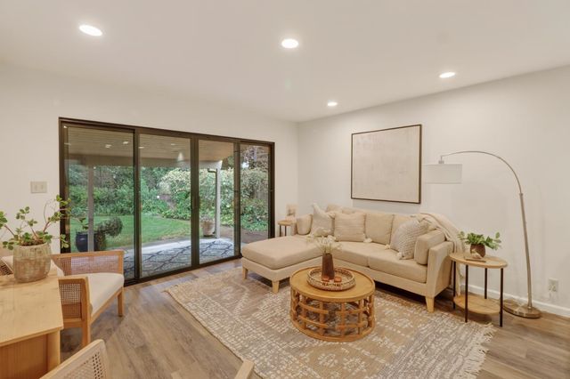 1076 Sand Bar Cir, Carmichael, CA 95608