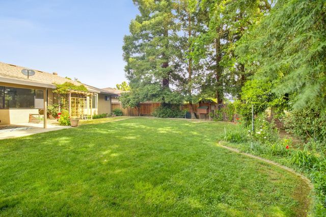 1076 Sand Bar Cir, Carmichael, CA 95608