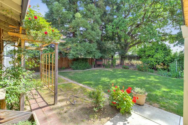 1076 Sand Bar Cir, Carmichael, CA 95608