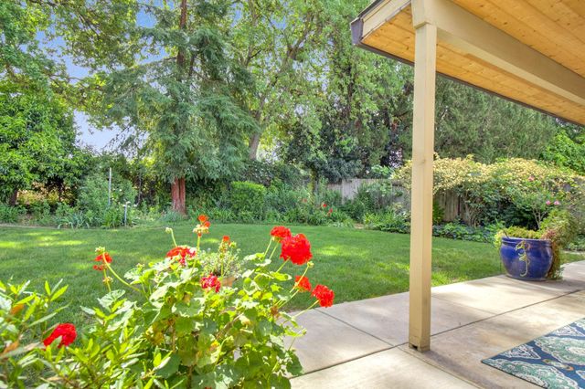 1076 Sand Bar Cir, Carmichael, CA 95608