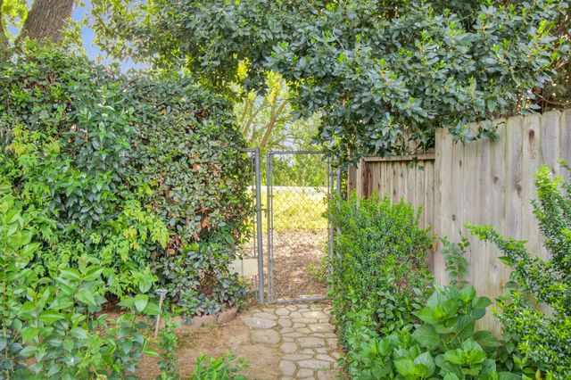 1076 Sand Bar Cir, Carmichael, CA 95608