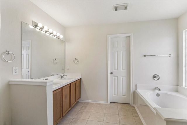 15018 Sugar Peak Drive, Sugar Land, TX 77498