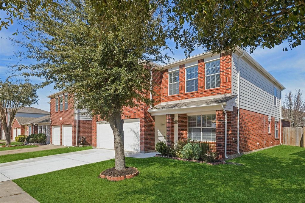 15018 Sugar Peak Drive, Sugar Land, TX 77498
