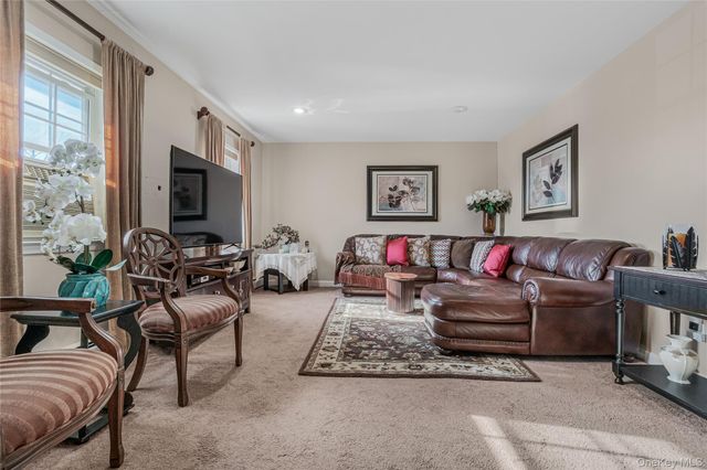 2551 Jerusalem Avenue 2S, North Bellmore, NY 11710