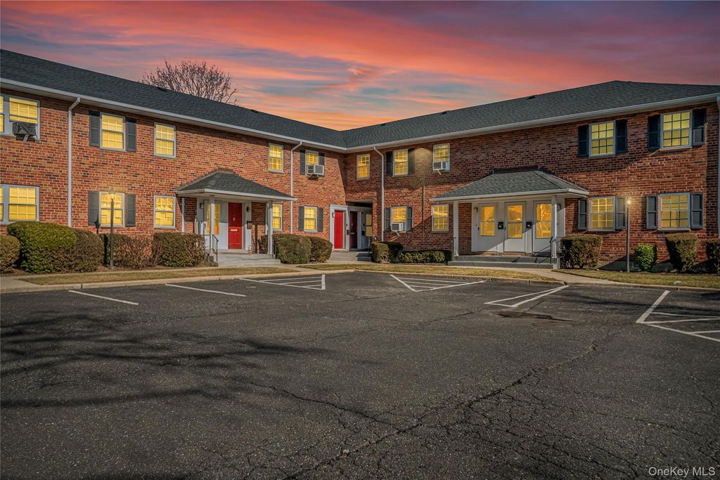 2551 Jerusalem Avenue 2S, North Bellmore, NY 11710