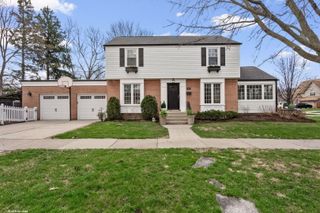 901 S Seminary Avenue, Park Ridge, IL 60068