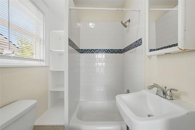 4201 Woodleigh Street 3, Houston, TX 77023