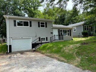 2074 North Albertha Avenue, Springfield, MO 65803