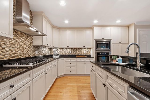 50 Mount Vernon Street 36, North Reading, MA 01864