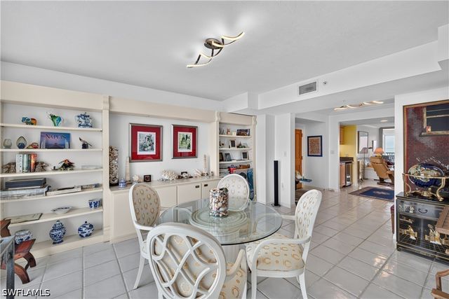 7515 Pelican Bay BLVD 17B, Naples, FL 34108