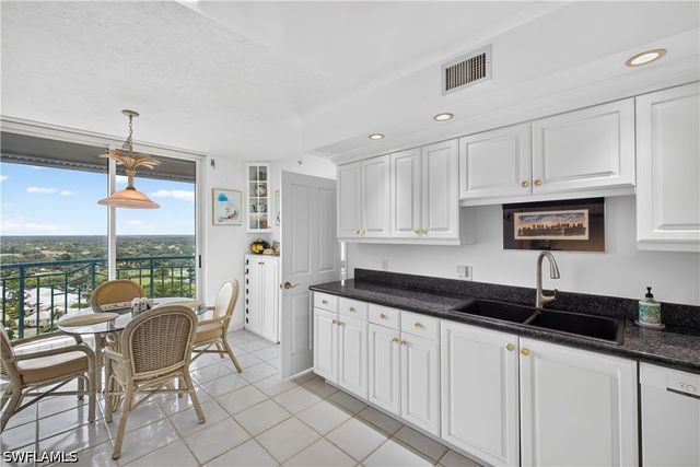 7515 Pelican Bay BLVD 17B, Naples, FL 34108