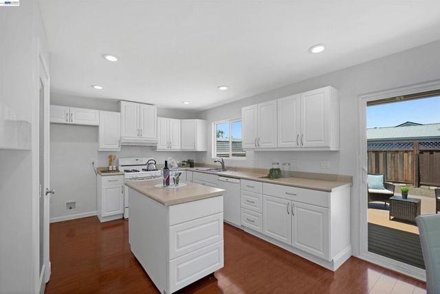 4635 Capitan Dr, Fremont, CA 94536