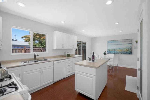 4635 Capitan Dr, Fremont, CA 94536