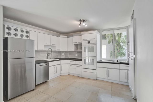 3126 Center St 8, Coconut Grove, FL 33133