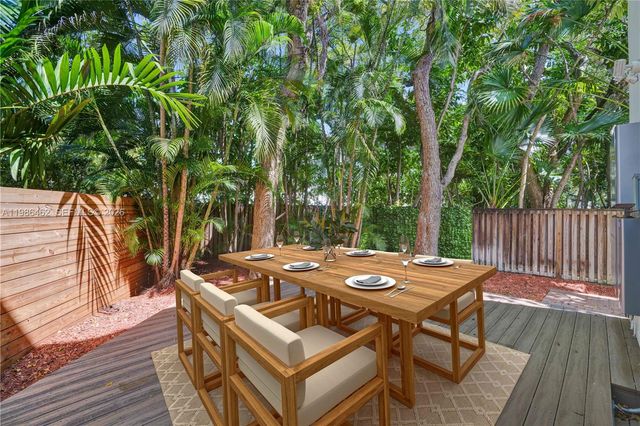 3126 Center St 8, Coconut Grove, FL 33133