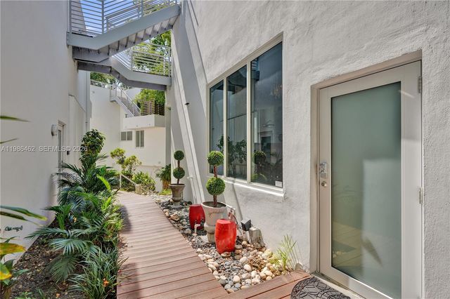 3126 Center St 8, Coconut Grove, FL 33133