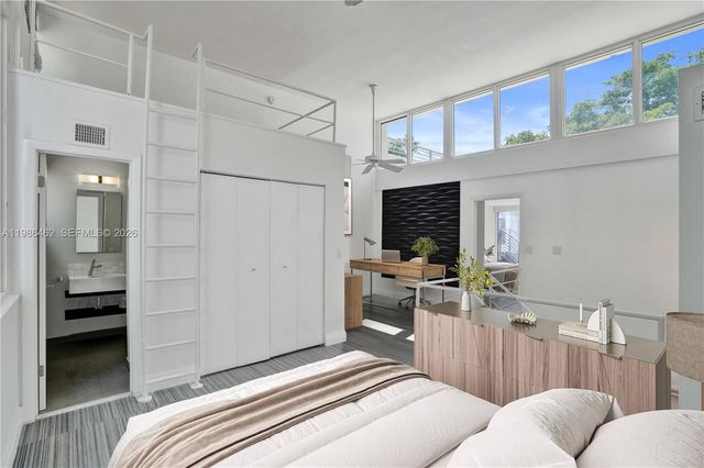 3126 Center St 8, Coconut Grove, FL 33133