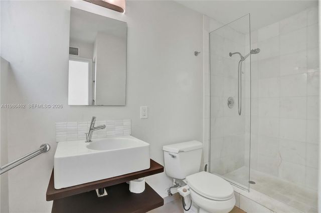 3126 Center St 8, Coconut Grove, FL 33133