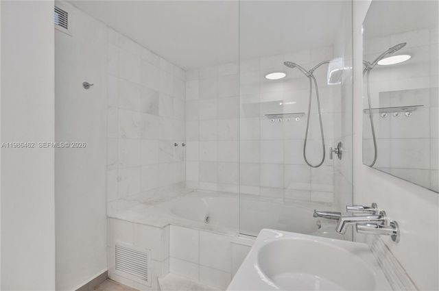 3126 Center St 8, Coconut Grove, FL 33133