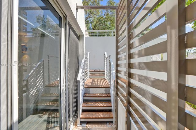 3126 Center St 8, Coconut Grove, FL 33133