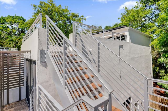 3126 Center St 8, Coconut Grove, FL 33133