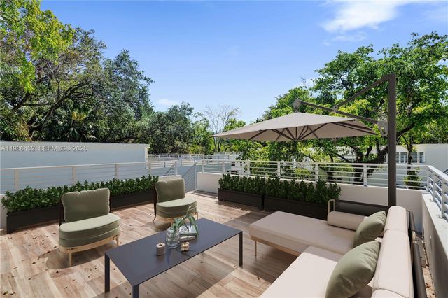 3126 Center St 8, Coconut Grove, FL 33133