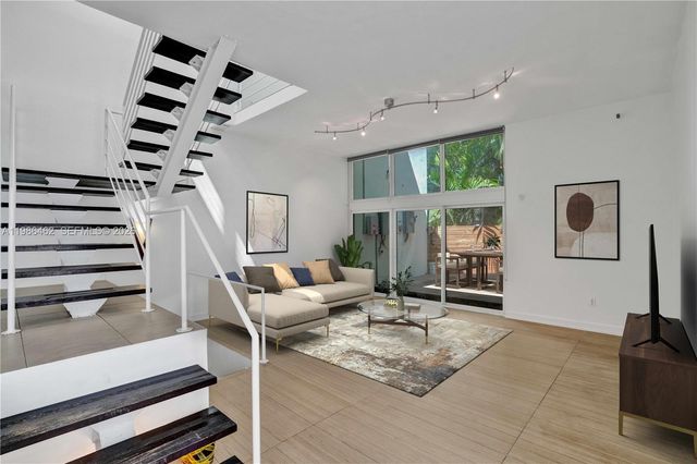 3126 Center St 8, Coconut Grove, FL 33133