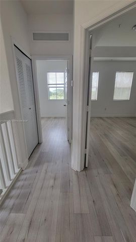 10012 NW 7th St 209, Miami, FL 33172