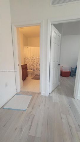 10012 NW 7th St 209, Miami, FL 33172