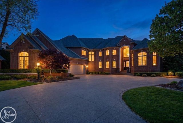 49515 Regatta Street, Chesterfield Twp, MI 48047