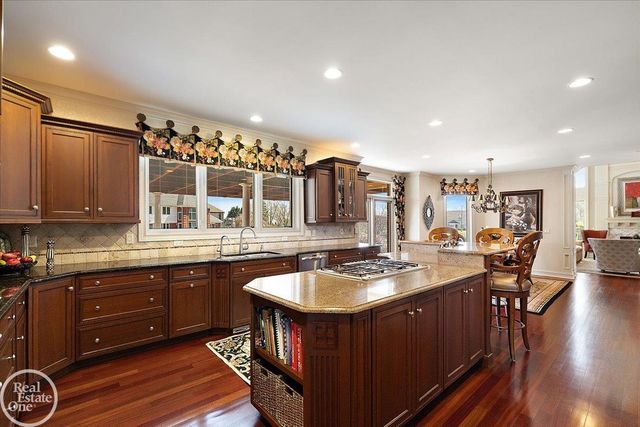 49515 Regatta Street, Chesterfield Twp, MI 48047
