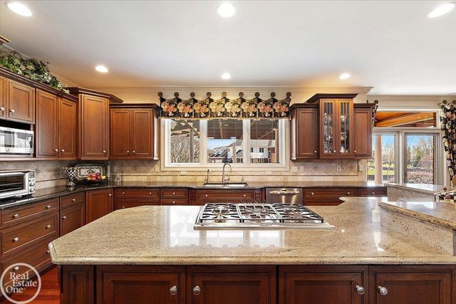 49515 Regatta Street, Chesterfield Twp, MI 48047