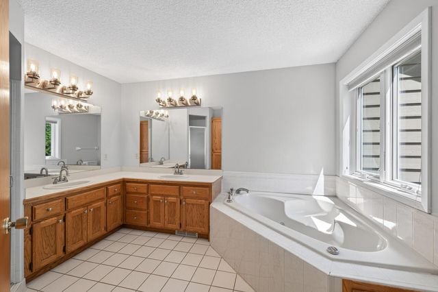 16715 19th Avenue N, Plymouth, MN 55447