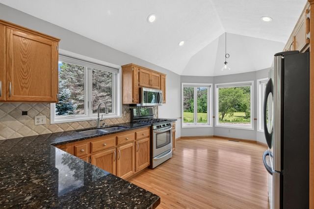 16715 19th Avenue N, Plymouth, MN 55447