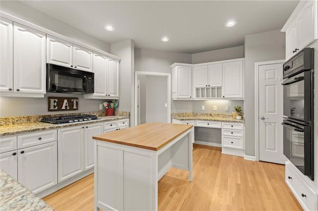 321 Ironhill Trace, Woodstock, GA 30189