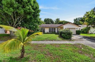 1102 Westchester Drive E, West Palm Beach, FL 33417