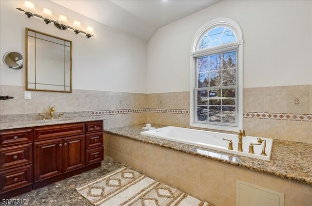 27 Susan Dr, Chatham Twp., NJ 07928