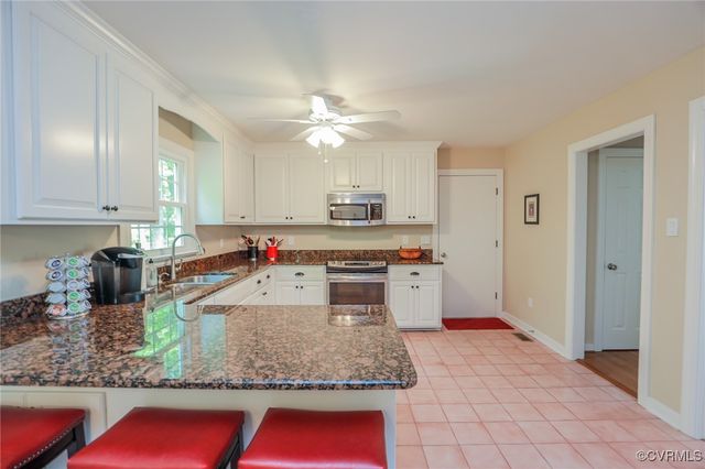 4606 Oak Hollow Rd, Chester, VA 23831