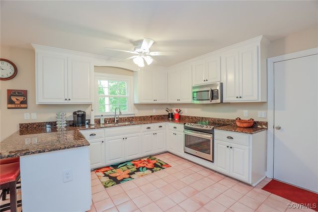 4606 Oak Hollow Rd, Chester, VA 23831
