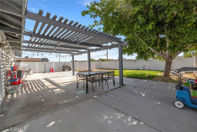 15456 Dale Evans Parkway, Apple Valley, CA 92307
