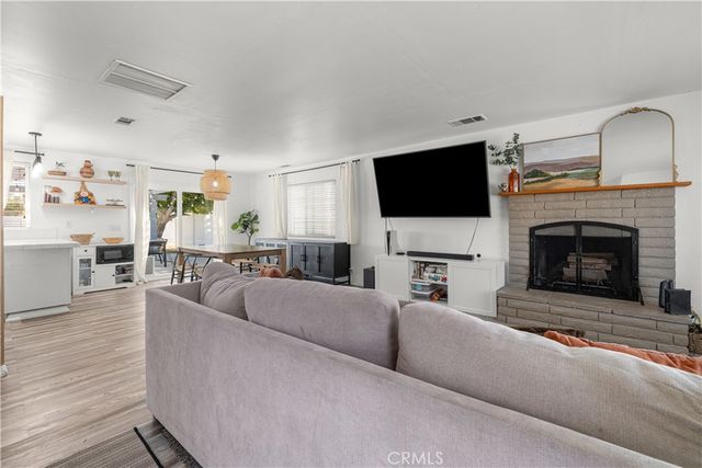 15456 Dale Evans Parkway, Apple Valley, CA 92307