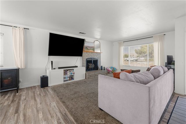 15456 Dale Evans Parkway, Apple Valley, CA 92307