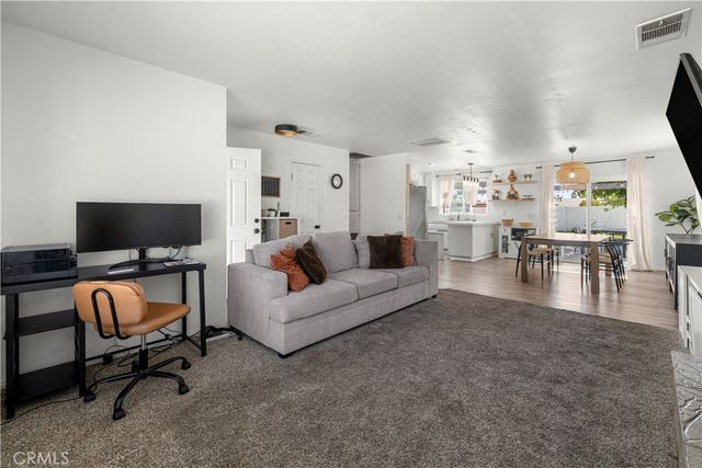 15456 Dale Evans Parkway, Apple Valley, CA 92307