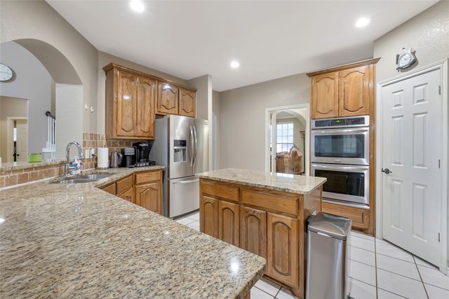 4703 Enchanted Bay Boulevard, Arlington, TX 76016