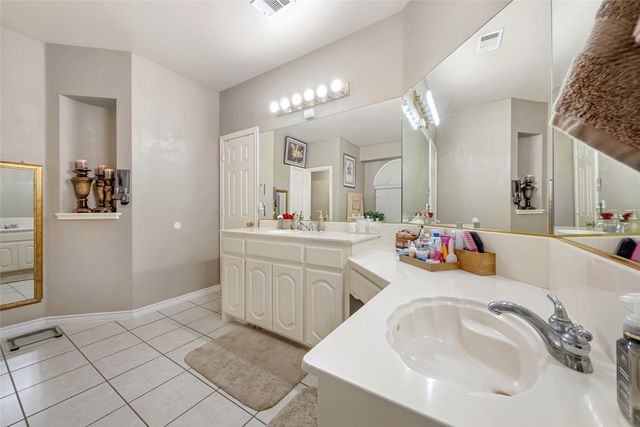 4703 Enchanted Bay Boulevard, Arlington, TX 76016