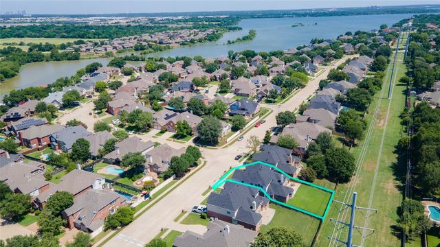 4703 Enchanted Bay Boulevard, Arlington, TX 76016