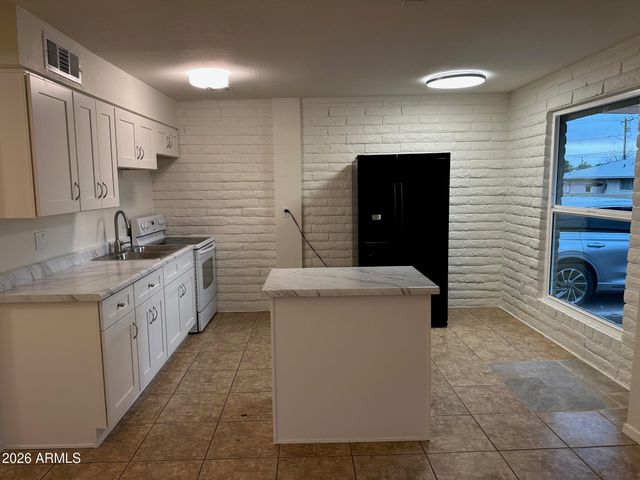 2333 W GLENROSA Avenue 114, Phoenix, AZ 85015